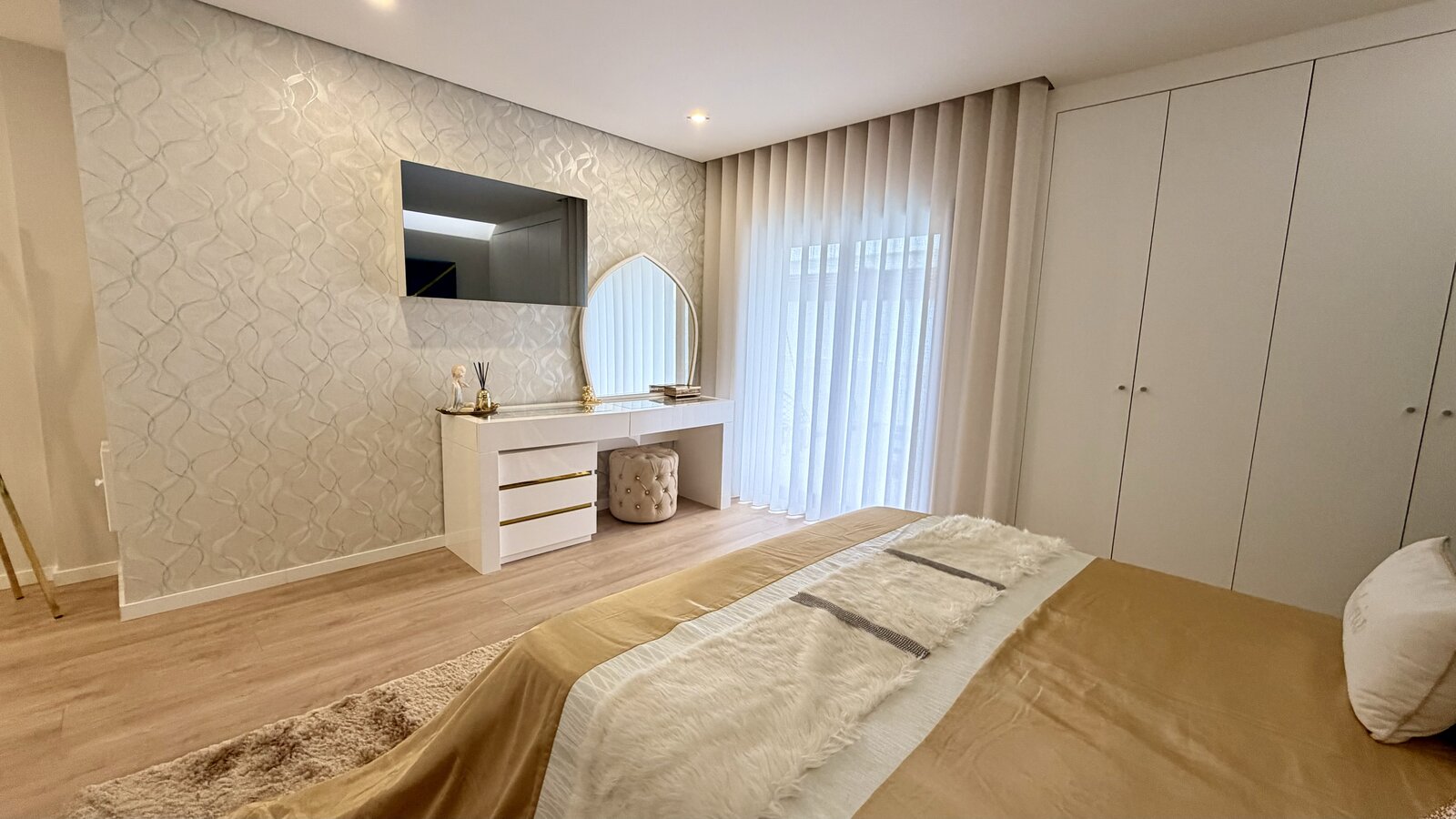 Quarto em tons neutros